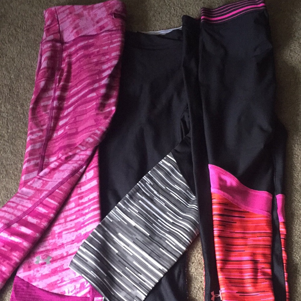 Under Armour sz S crops in EUC